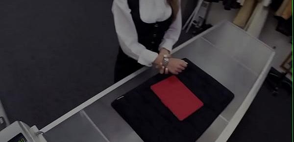 Petite pawnshop customer throatfucked for easy cash
